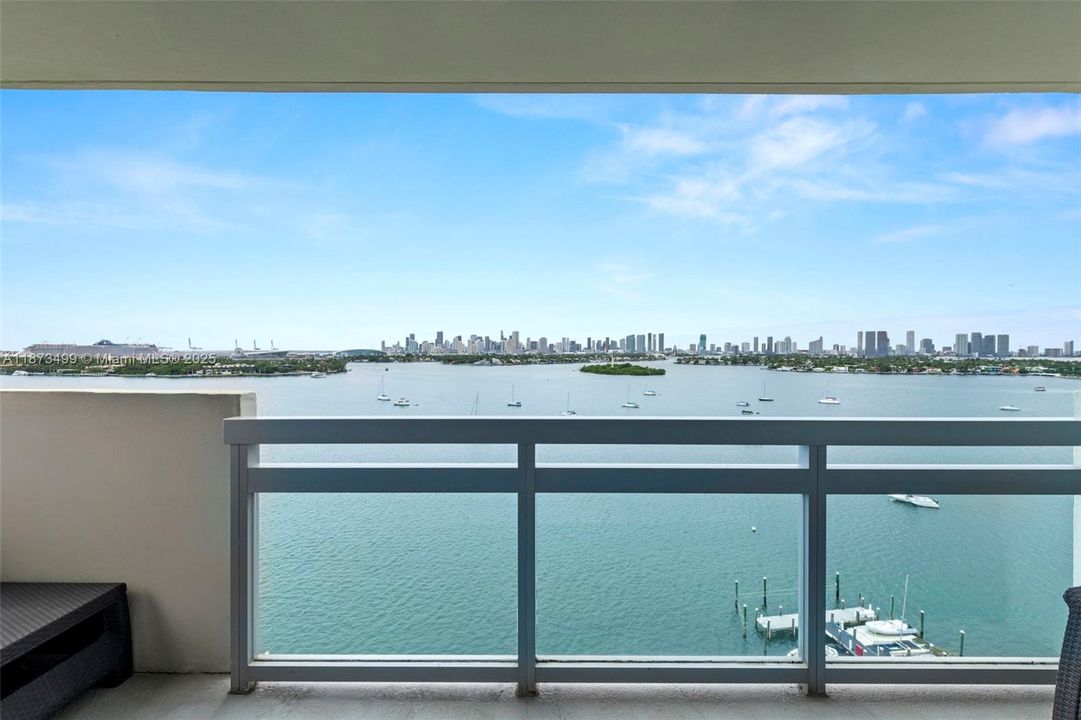 For Sale: $1,199,000 (2 beds, 2 baths, 1239 Square Feet)