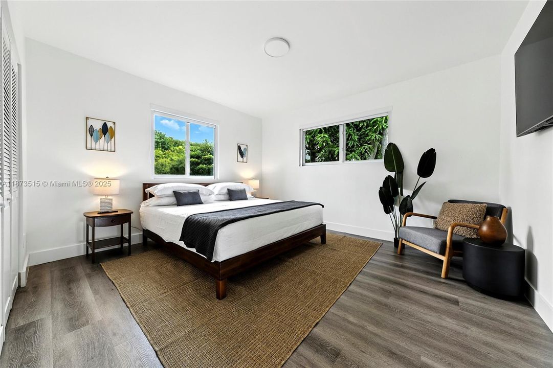 Под контрактом: $1,100,000 (5 спален, 3 ванн, 1950 Квадратных фут)