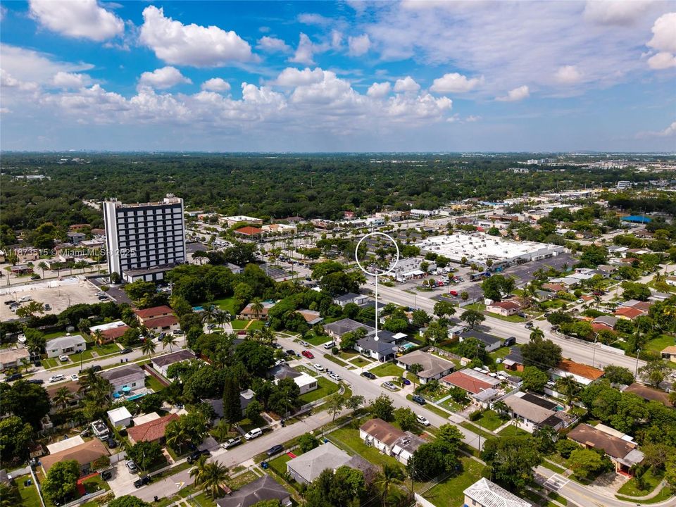 Под контрактом: $1,100,000 (5 спален, 3 ванн, 1950 Квадратных фут)