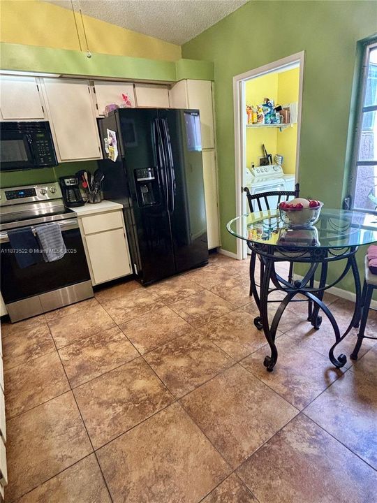 Activo con contrato: $3,100 (2 camas, 2 baños, 1310 Pies cuadrados)