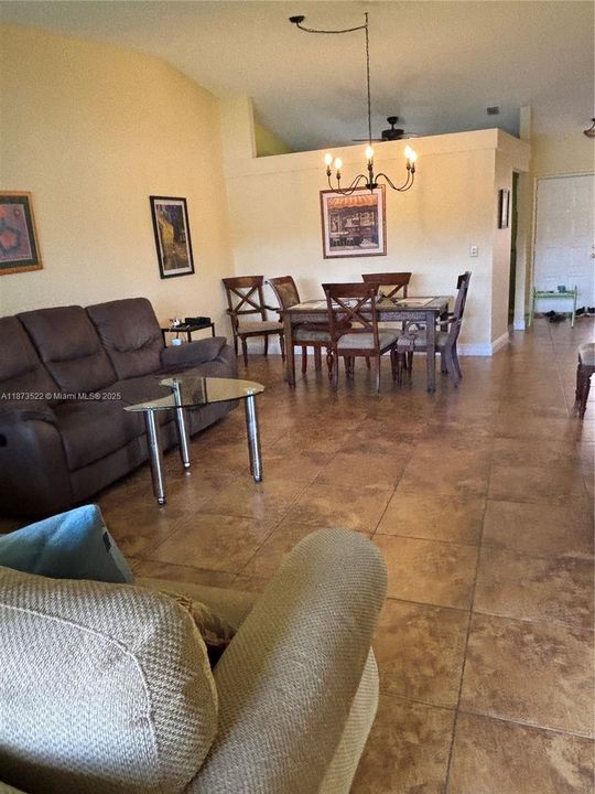 Activo con contrato: $3,100 (2 camas, 2 baños, 1310 Pies cuadrados)