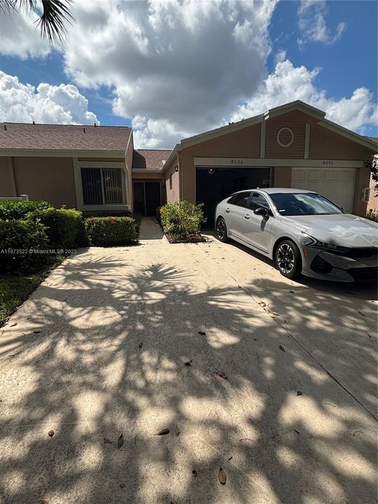 Activo con contrato: $3,100 (2 camas, 2 baños, 1310 Pies cuadrados)