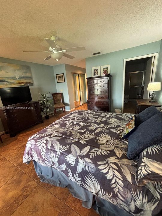 Activo con contrato: $3,100 (2 camas, 2 baños, 1310 Pies cuadrados)