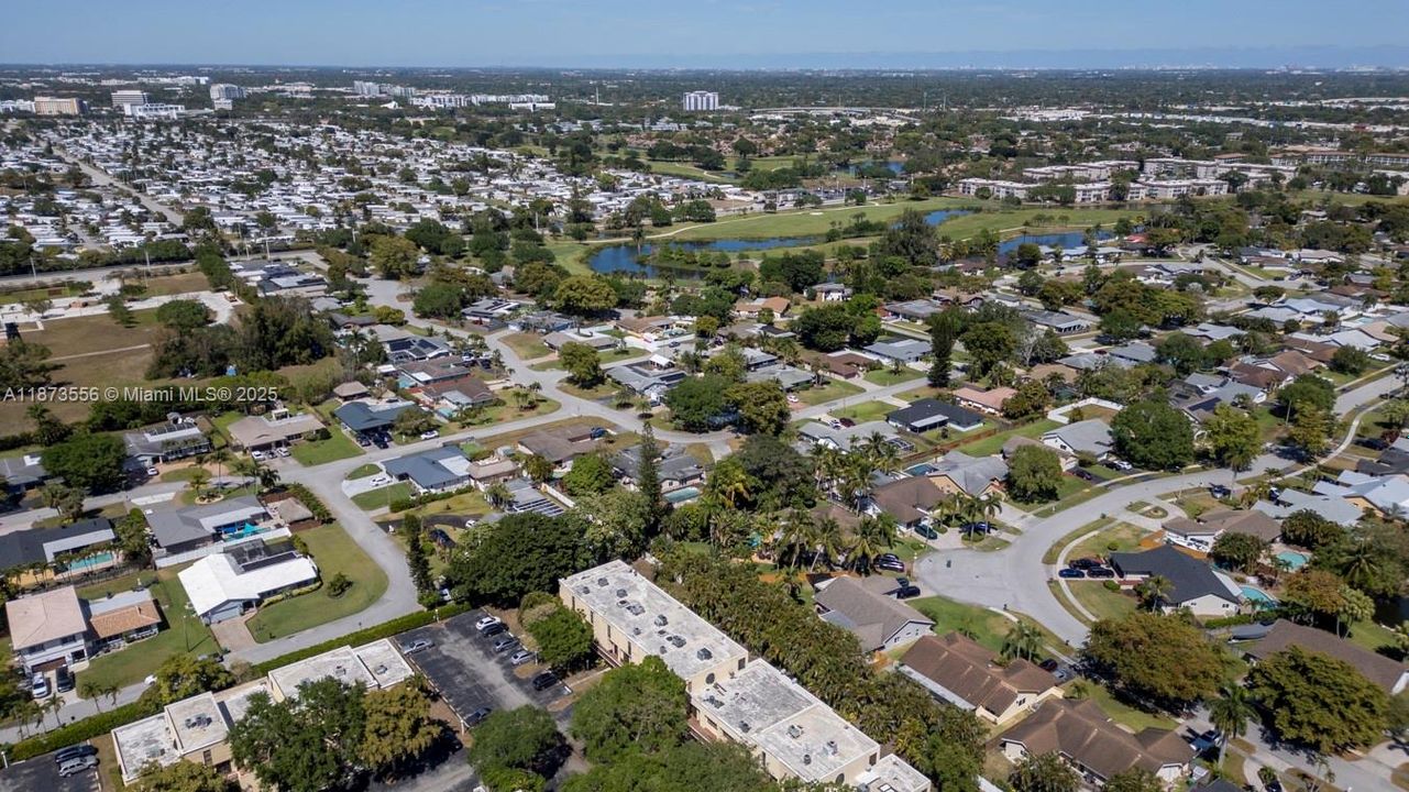 На продажу: $289,000 (2 спален, 2 ванн, 1230 Квадратных фут)