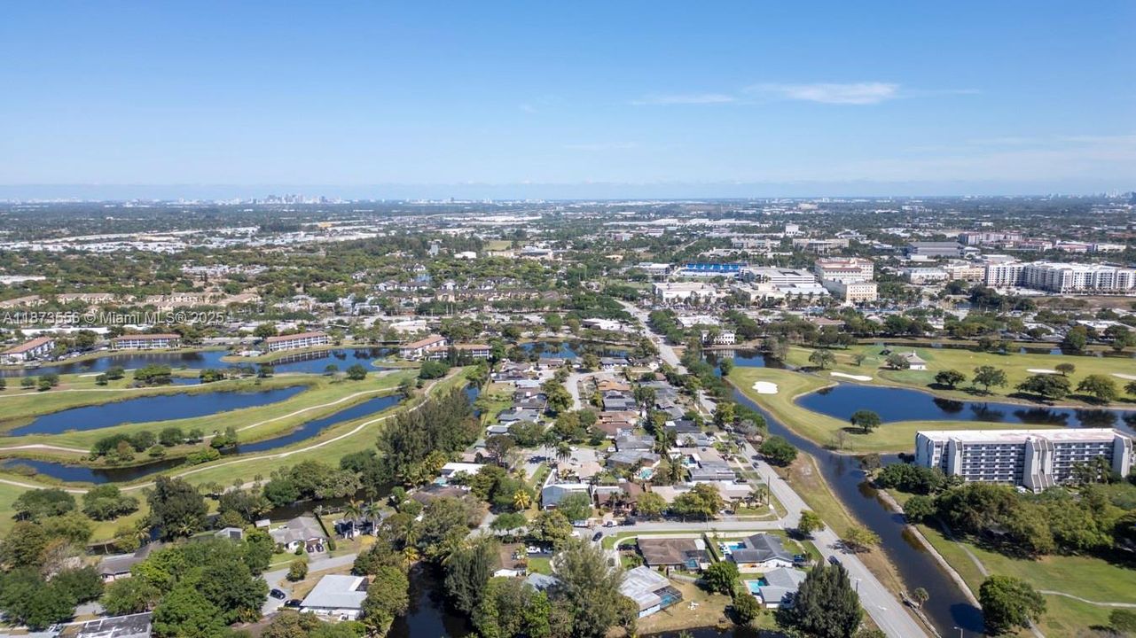 На продажу: $289,000 (2 спален, 2 ванн, 1230 Квадратных фут)