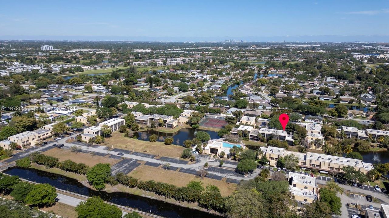 На продажу: $289,000 (2 спален, 2 ванн, 1230 Квадратных фут)