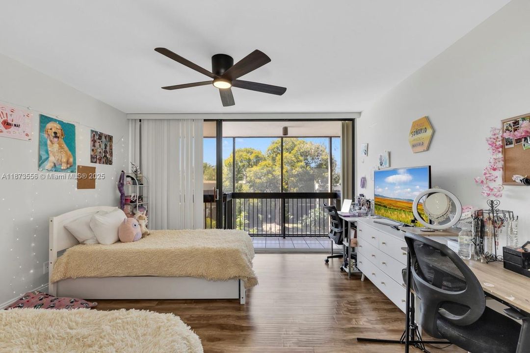 На продажу: $289,000 (2 спален, 2 ванн, 1230 Квадратных фут)