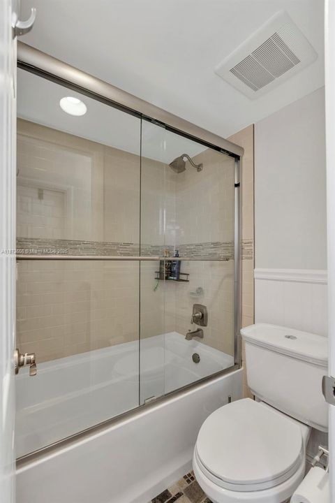 На продажу: $289,000 (2 спален, 2 ванн, 1230 Квадратных фут)