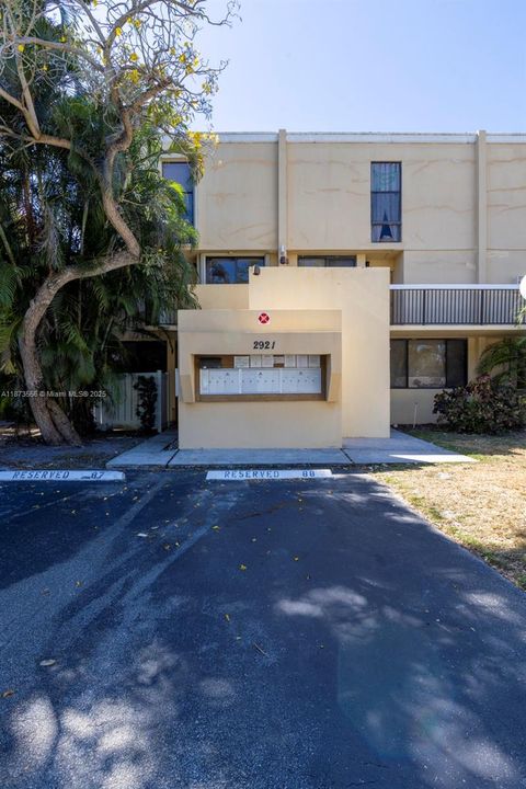 На продажу: $289,000 (2 спален, 2 ванн, 1230 Квадратных фут)