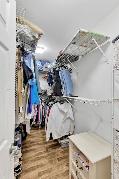 На продажу: $289,000 (2 спален, 2 ванн, 1230 Квадратных фут)