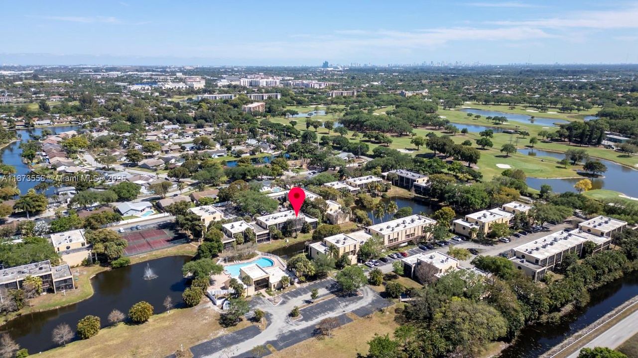 На продажу: $289,000 (2 спален, 2 ванн, 1230 Квадратных фут)