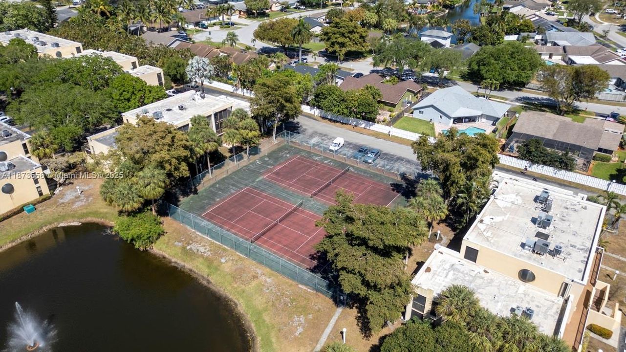 На продажу: $289,000 (2 спален, 2 ванн, 1230 Квадратных фут)