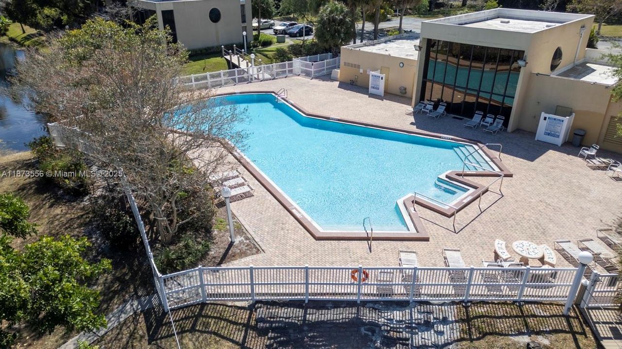 На продажу: $289,000 (2 спален, 2 ванн, 1230 Квадратных фут)