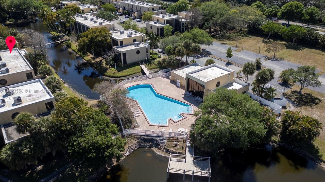 На продажу: $289,000 (2 спален, 2 ванн, 1230 Квадратных фут)