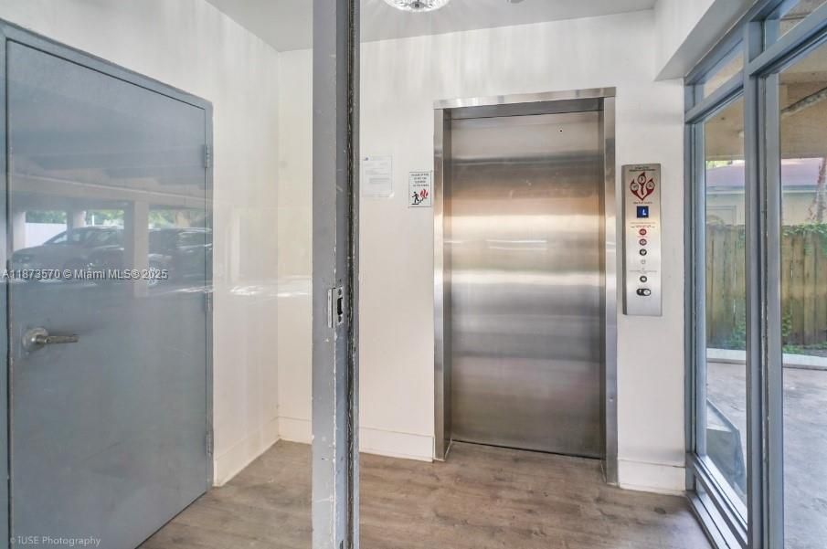 Под контрактом: $1,999 (2 спален, 1 ванн, 900 Квадратных фут)