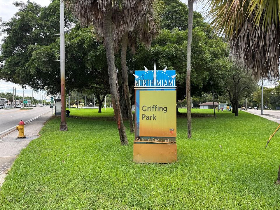 Под контрактом: $1,999 (2 спален, 1 ванн, 900 Квадратных фут)