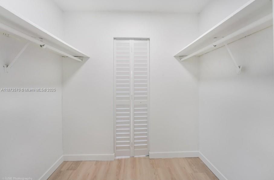 Под контрактом: $1,999 (2 спален, 1 ванн, 900 Квадратных фут)