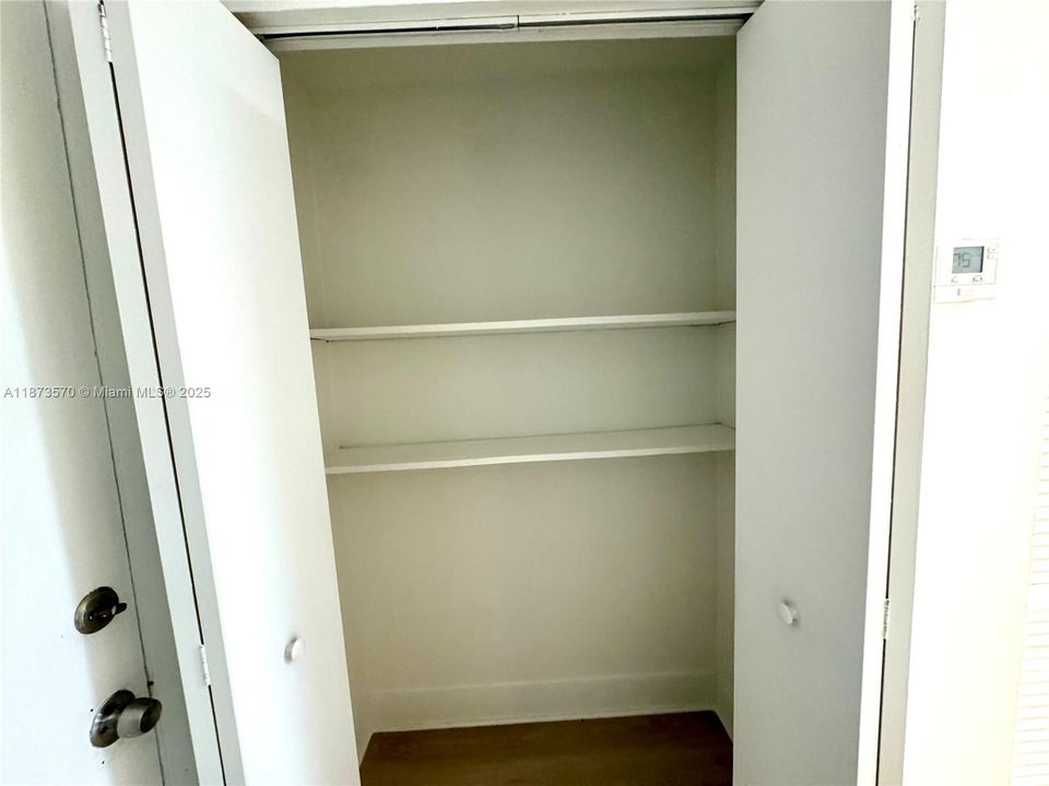 Под контрактом: $1,999 (2 спален, 1 ванн, 900 Квадратных фут)