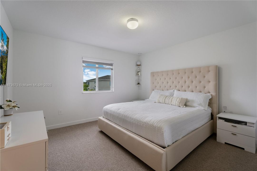 For Sale: $325,000 (3 beds, 2 baths, 1464 Square Feet)