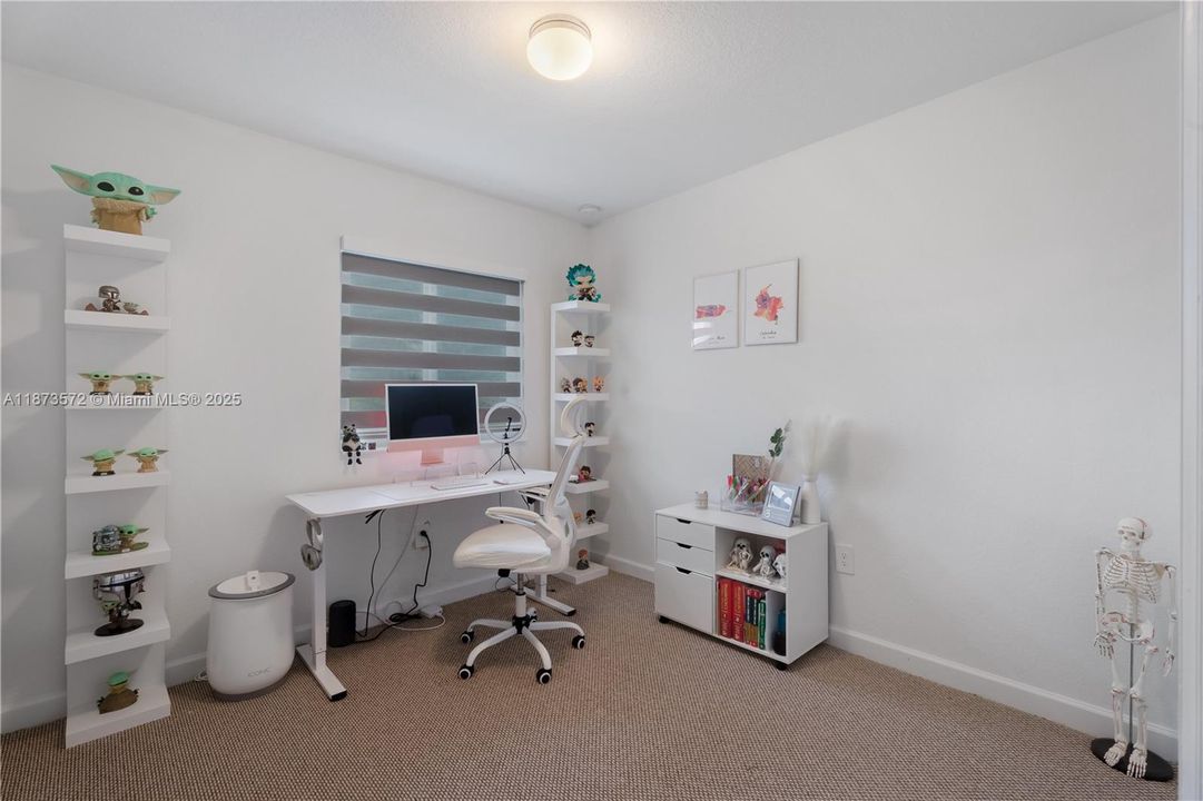 For Sale: $325,000 (3 beds, 2 baths, 1464 Square Feet)