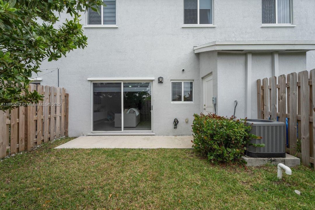 For Sale: $325,000 (3 beds, 2 baths, 1464 Square Feet)