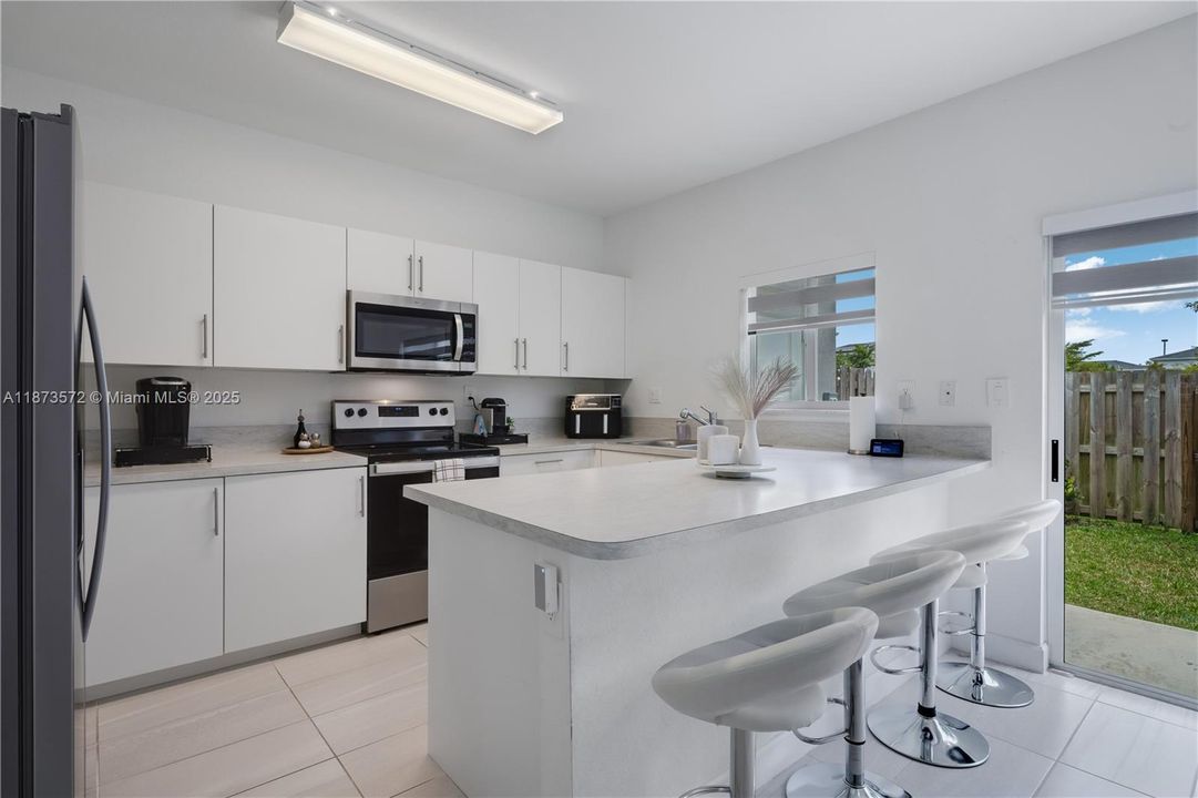 For Sale: $325,000 (3 beds, 2 baths, 1464 Square Feet)