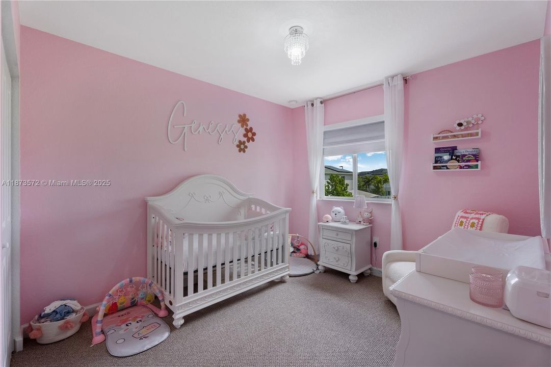 For Sale: $325,000 (3 beds, 2 baths, 1464 Square Feet)