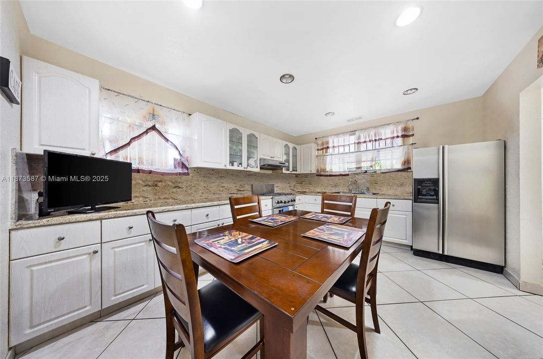 На продажу: $1,400,000 (3 спален, 1 ванн, 1256 Квадратных фут)