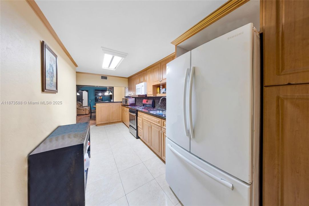 待售: $980,000 (4 贝兹, 2 浴室, 1680 平方英尺)