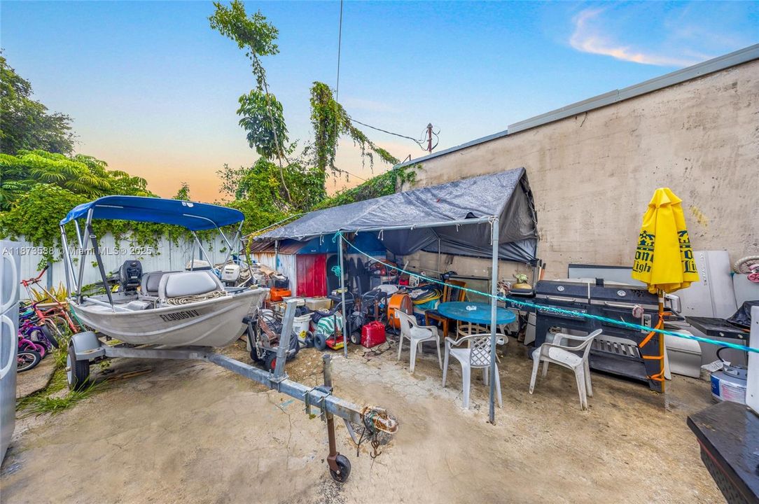 待售: $980,000 (4 贝兹, 2 浴室, 1680 平方英尺)