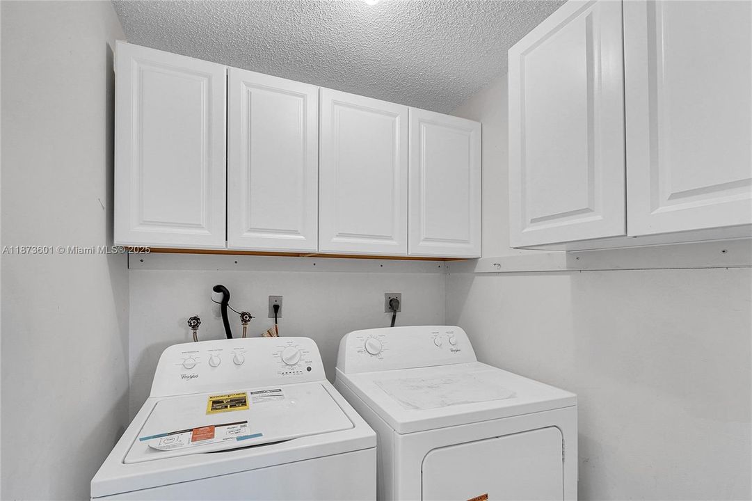 Activo con contrato: $125,000 (2 camas, 2 baños, 827 Pies cuadrados)