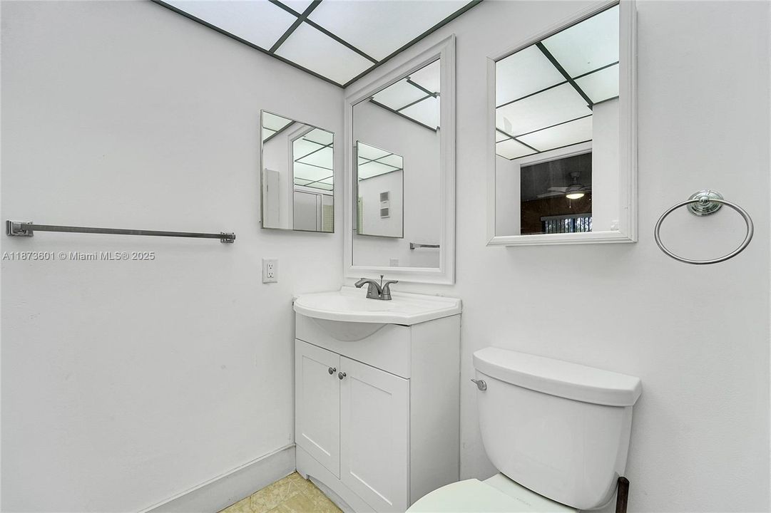 Activo con contrato: $125,000 (2 camas, 2 baños, 827 Pies cuadrados)