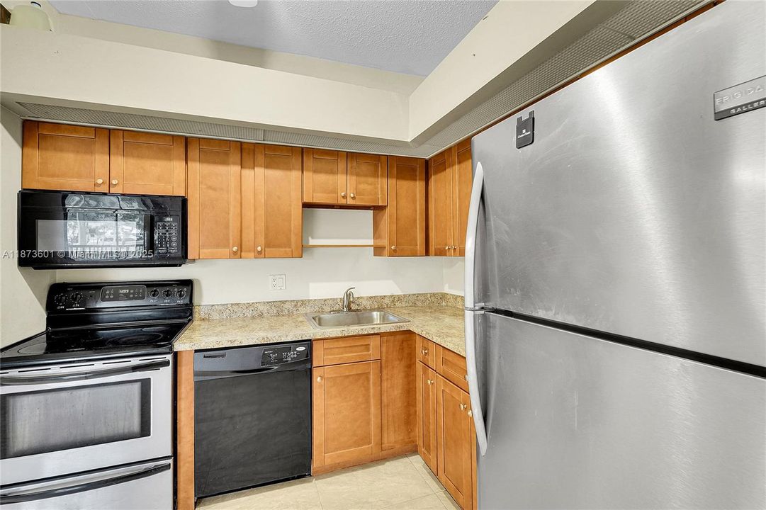 Activo con contrato: $125,000 (2 camas, 2 baños, 827 Pies cuadrados)