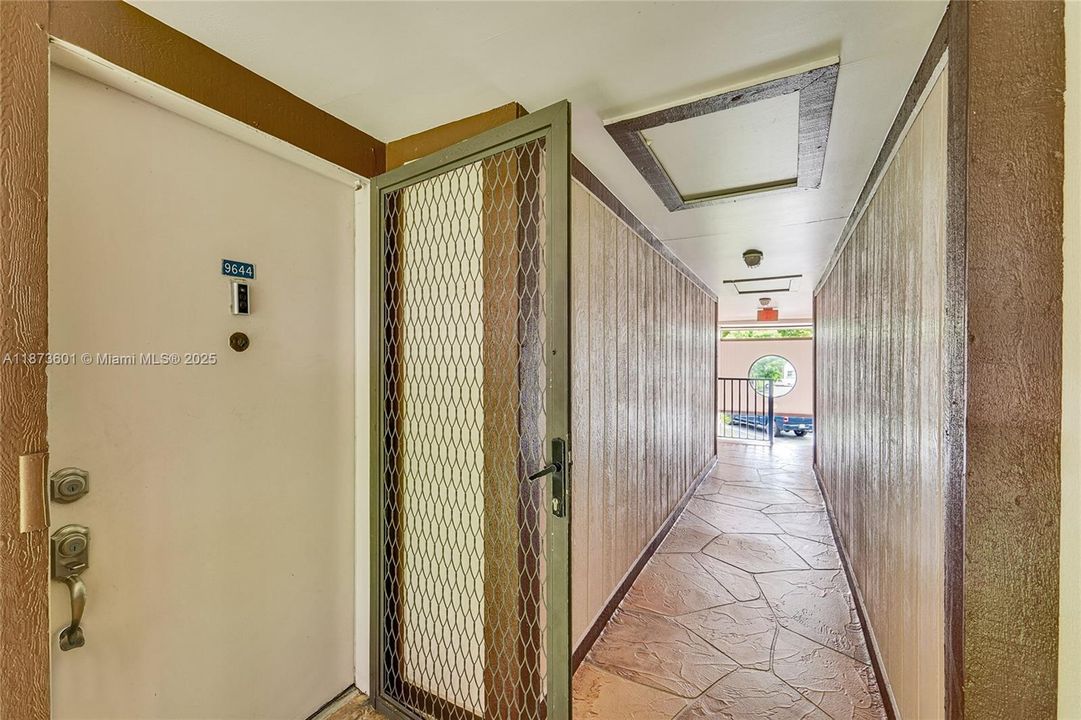 Activo con contrato: $125,000 (2 camas, 2 baños, 827 Pies cuadrados)