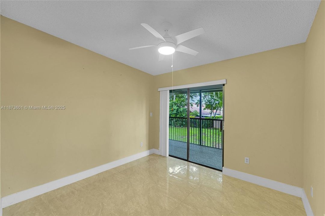 Activo con contrato: $125,000 (2 camas, 2 baños, 827 Pies cuadrados)