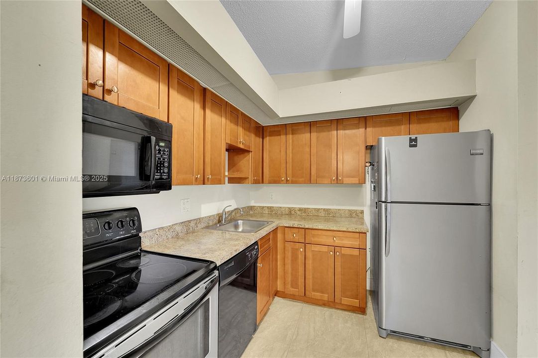 Activo con contrato: $125,000 (2 camas, 2 baños, 827 Pies cuadrados)