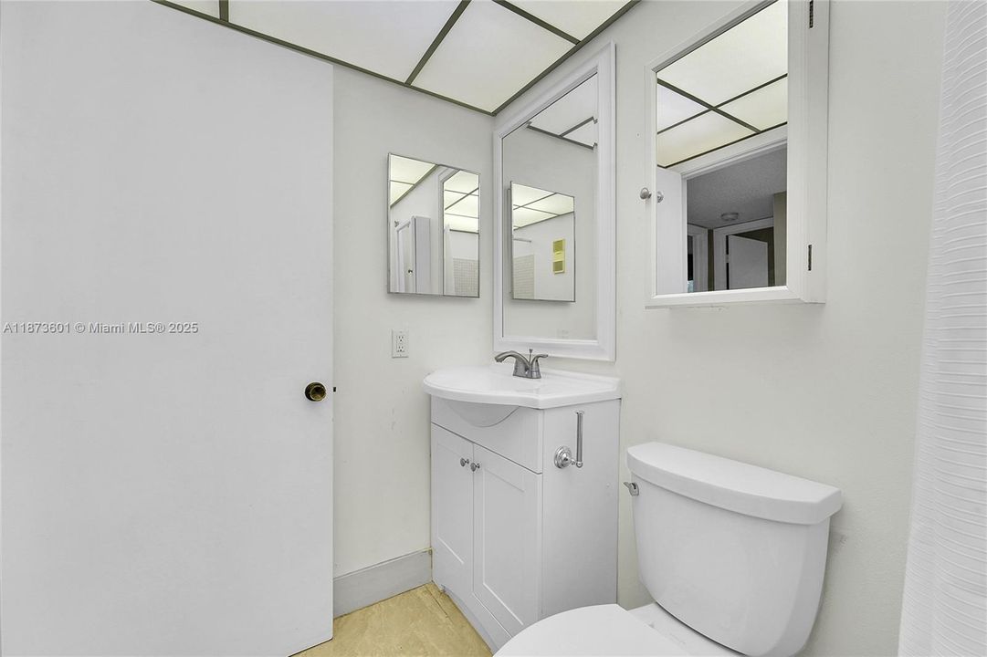 Activo con contrato: $125,000 (2 camas, 2 baños, 827 Pies cuadrados)