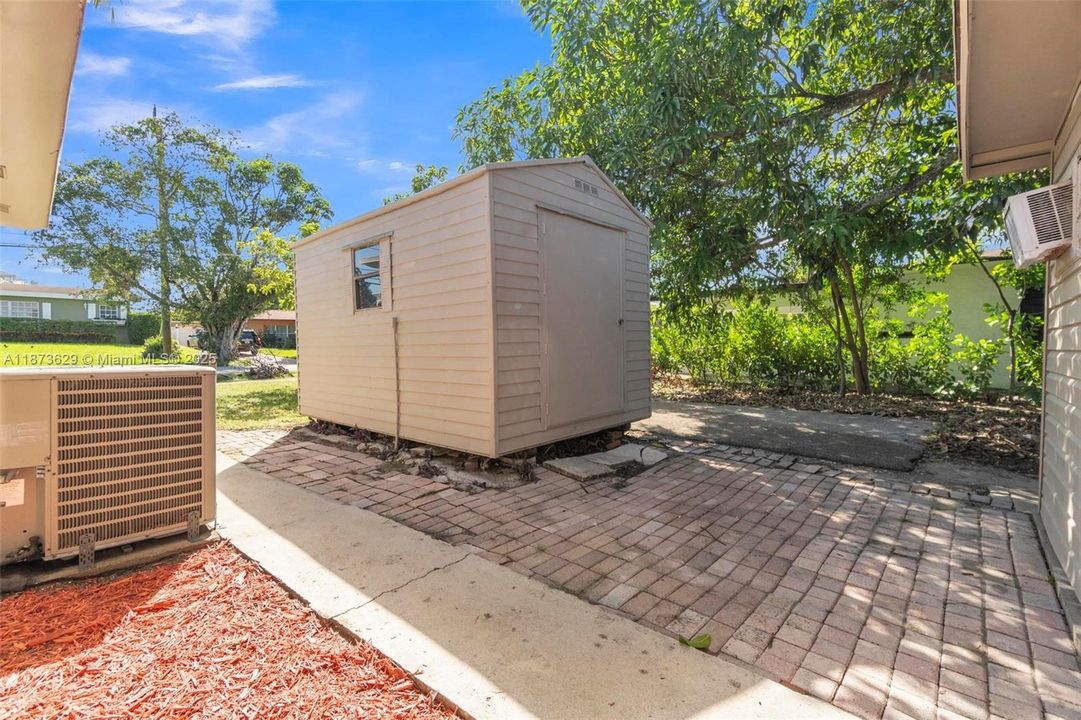 合同活跃: $535,500 (3 贝兹, 2 浴室, 1827 平方英尺)