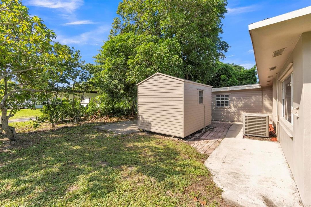 合同活跃: $535,500 (3 贝兹, 2 浴室, 1827 平方英尺)