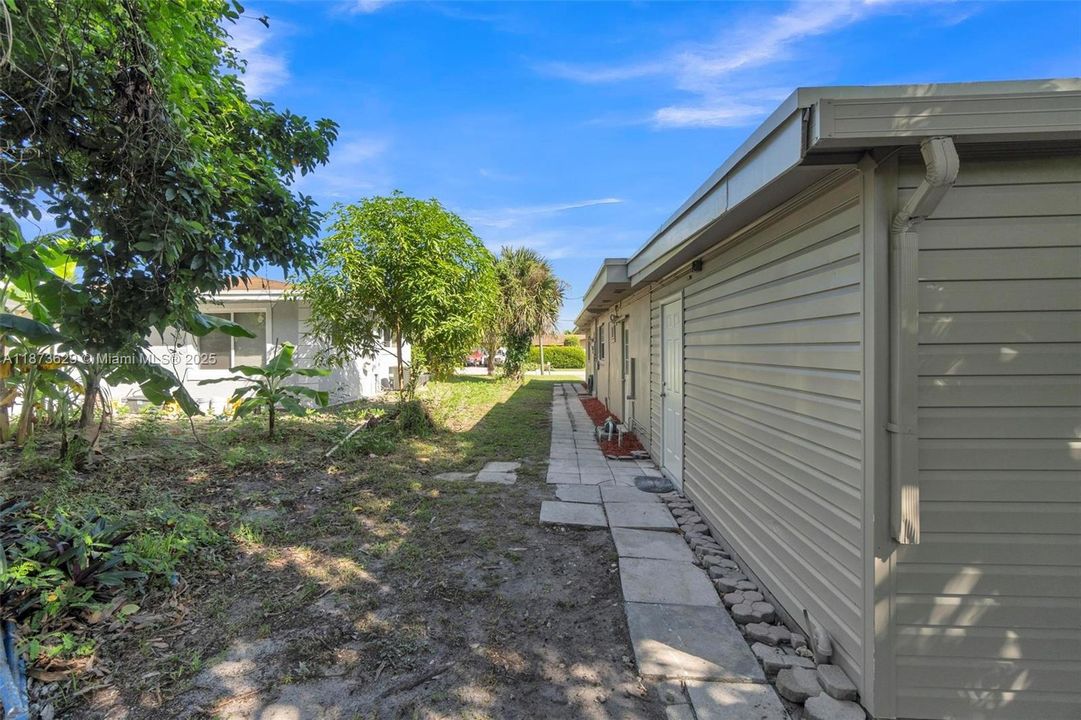 合同活跃: $535,500 (3 贝兹, 2 浴室, 1827 平方英尺)