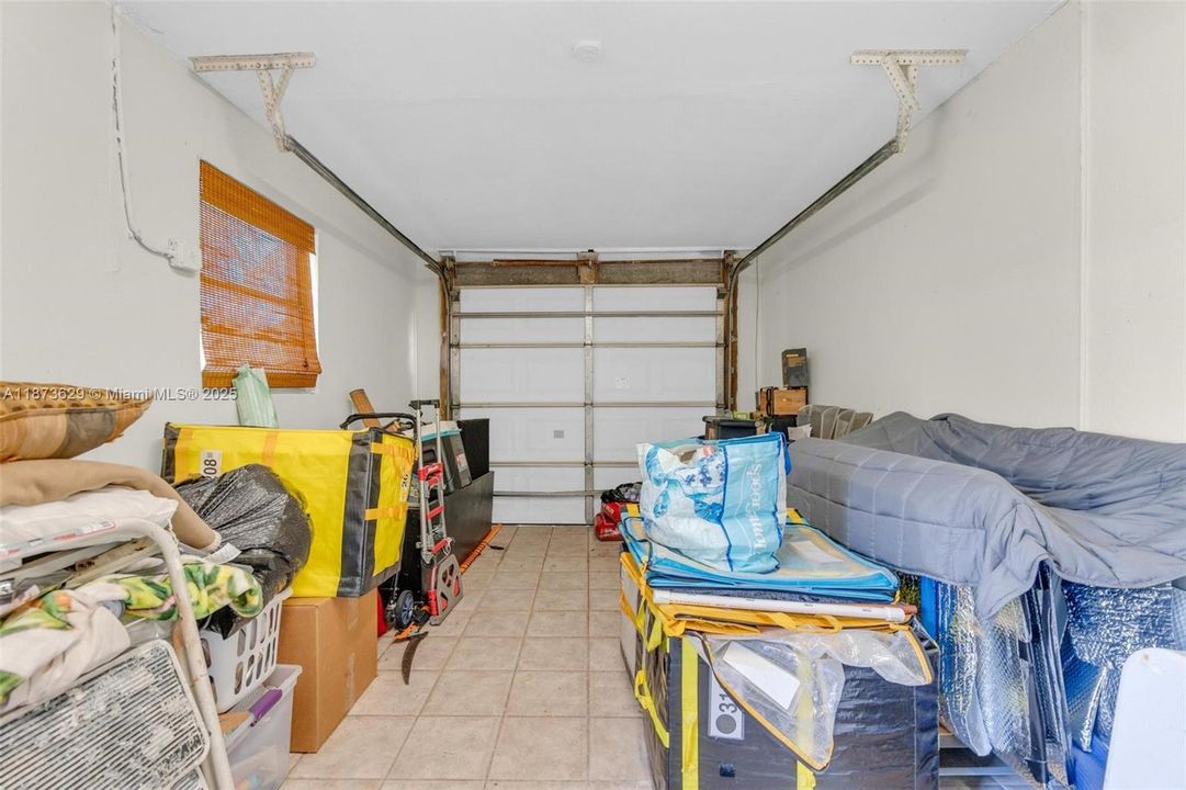 合同活跃: $535,500 (3 贝兹, 2 浴室, 1827 平方英尺)