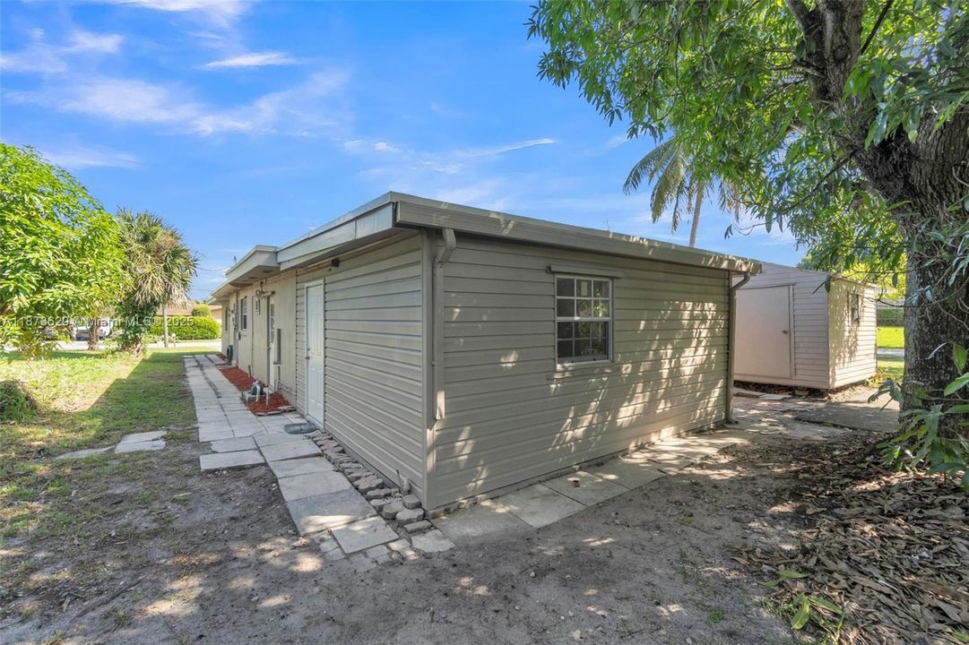 合同活跃: $535,500 (3 贝兹, 2 浴室, 1827 平方英尺)