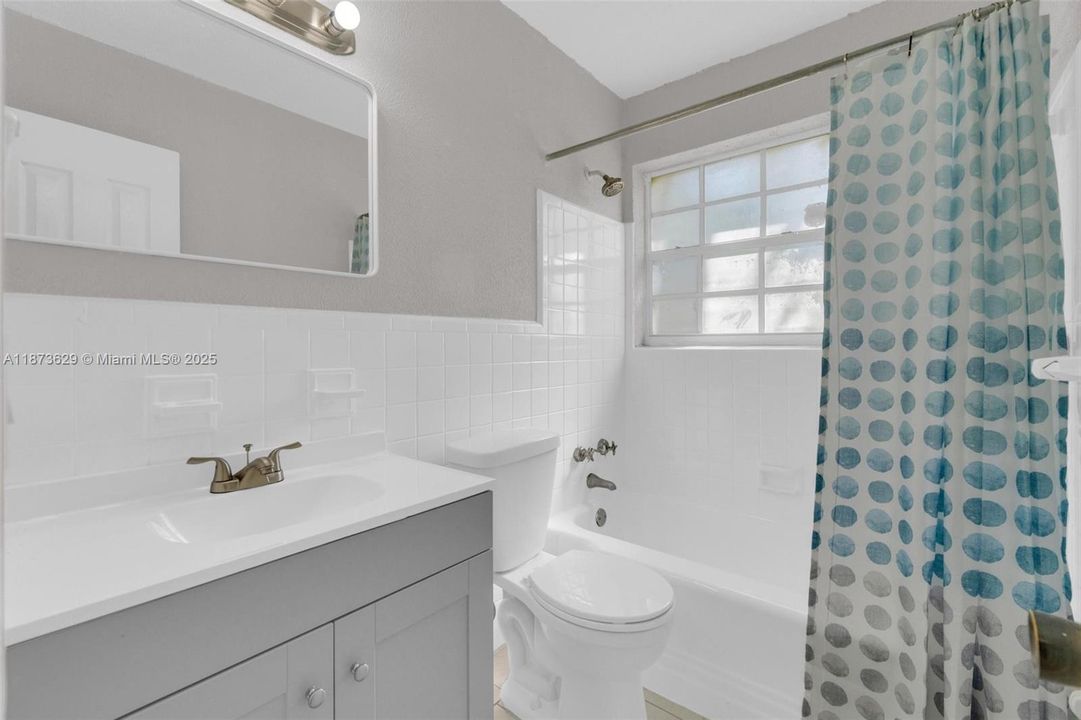 合同活跃: $535,500 (3 贝兹, 2 浴室, 1827 平方英尺)