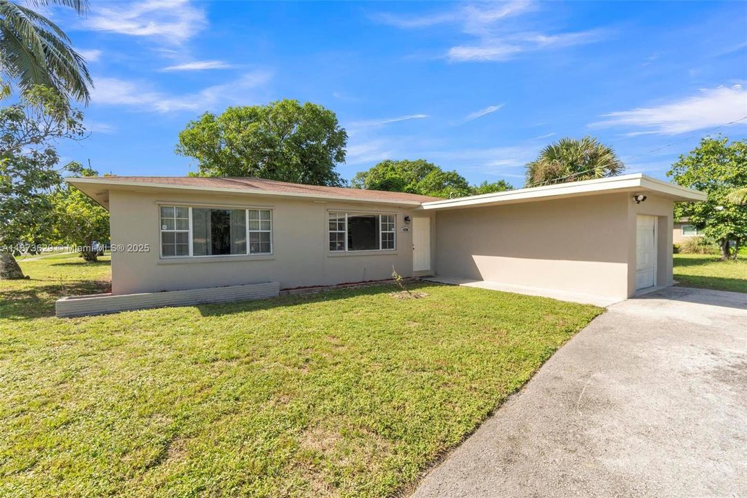 合同活跃: $535,500 (3 贝兹, 2 浴室, 1827 平方英尺)