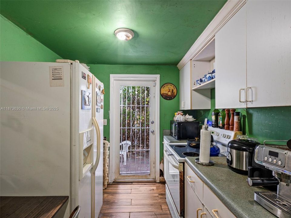 最近售出: $400,000 (1 贝兹, 2 浴室, 867 平方英尺)