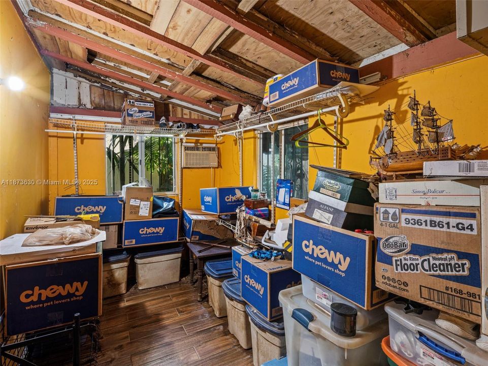 最近售出: $400,000 (1 贝兹, 2 浴室, 867 平方英尺)