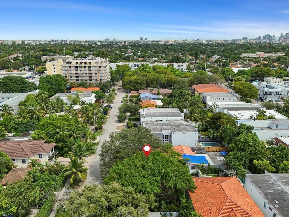 最近售出: $400,000 (1 贝兹, 2 浴室, 867 平方英尺)