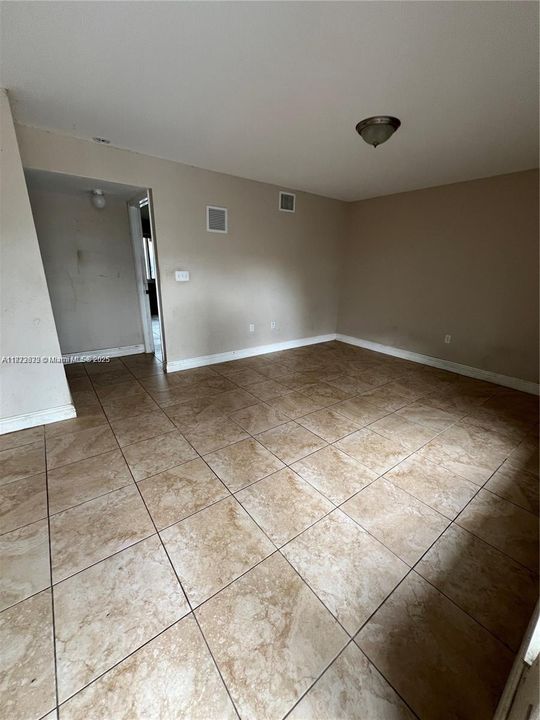 Active With Contract: $260,000 (3 beds, 1 baths, 1027 Square Feet)