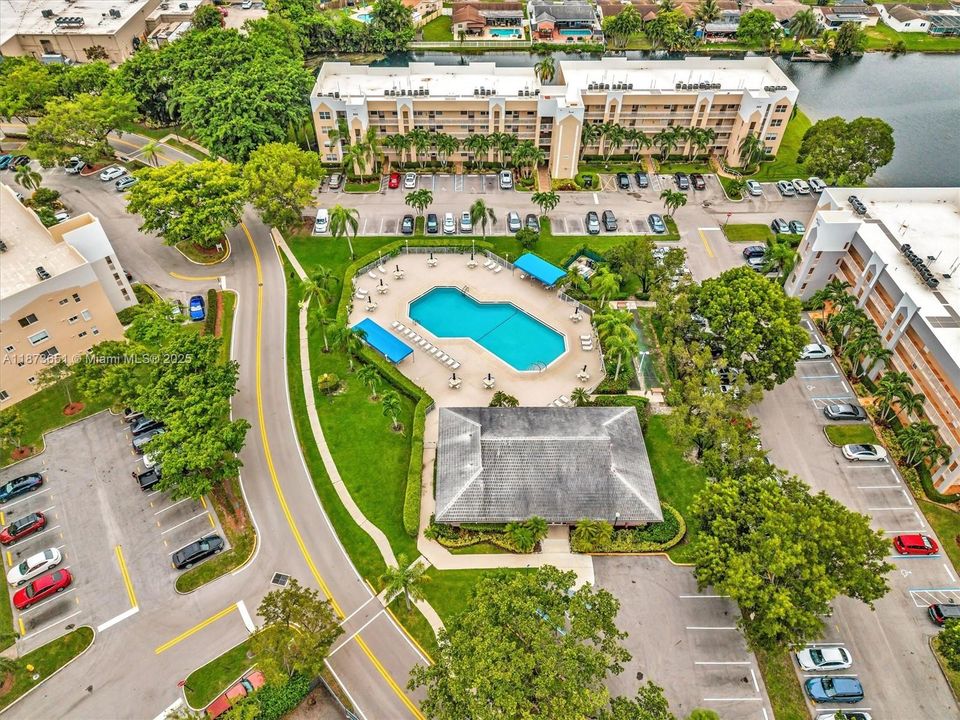 合同活跃: $159,900 (2 贝兹, 2 浴室, 1130 平方英尺)