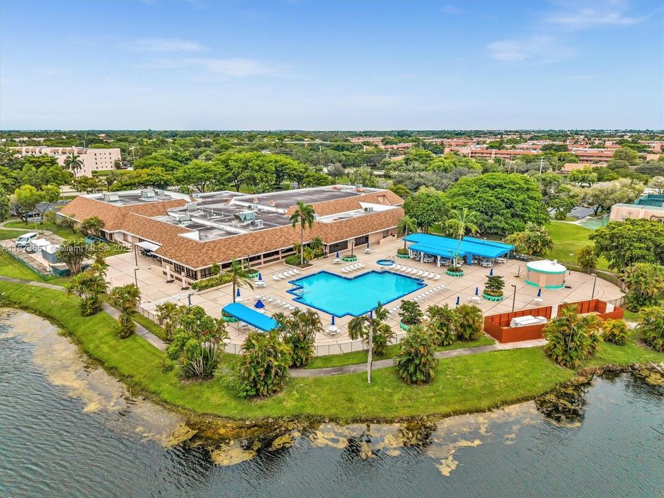 合同活跃: $159,900 (2 贝兹, 2 浴室, 1130 平方英尺)